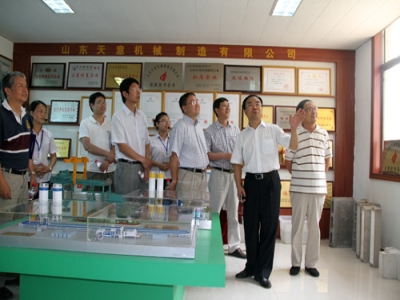 2012.7.28日山東天意兩項(xiàng)科技成果鑒定順利通過，北京領(lǐng)導(dǎo)專家，到我公司參觀指導(dǎo)