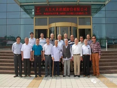 兗州區(qū)委常委、組織部長徐繼瑞一行領(lǐng)導蒞臨天意參觀指導工作