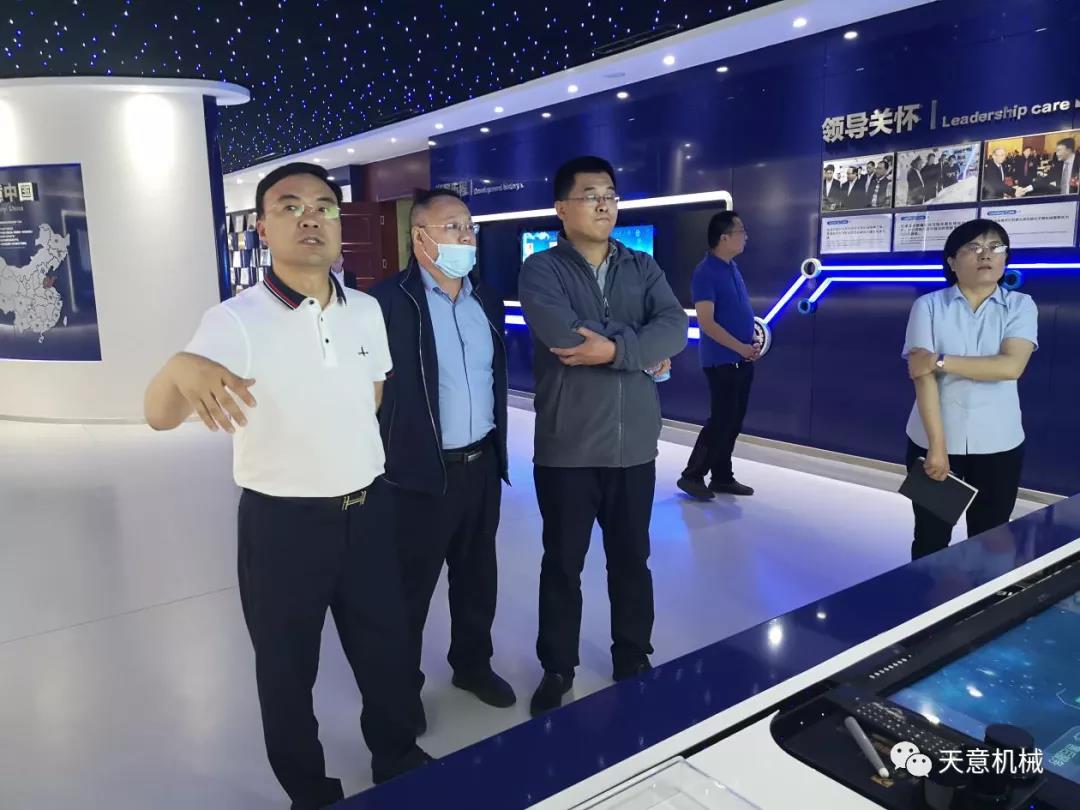 哈爾濱工業(yè)大學(xué)張教授、于教授蒞臨天意機(jī)械就智能焊接技術(shù)進(jìn)行交流指導(dǎo)