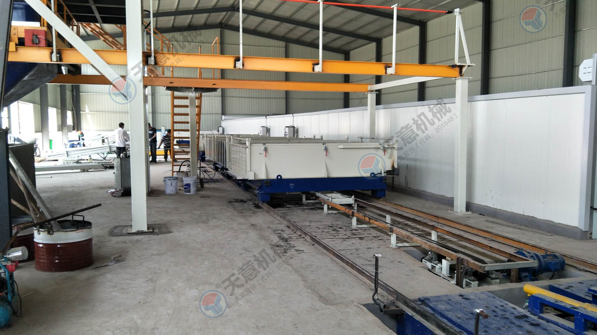 輕質(zhì)隔墻板設(shè)備自動化程度高，產(chǎn)量大